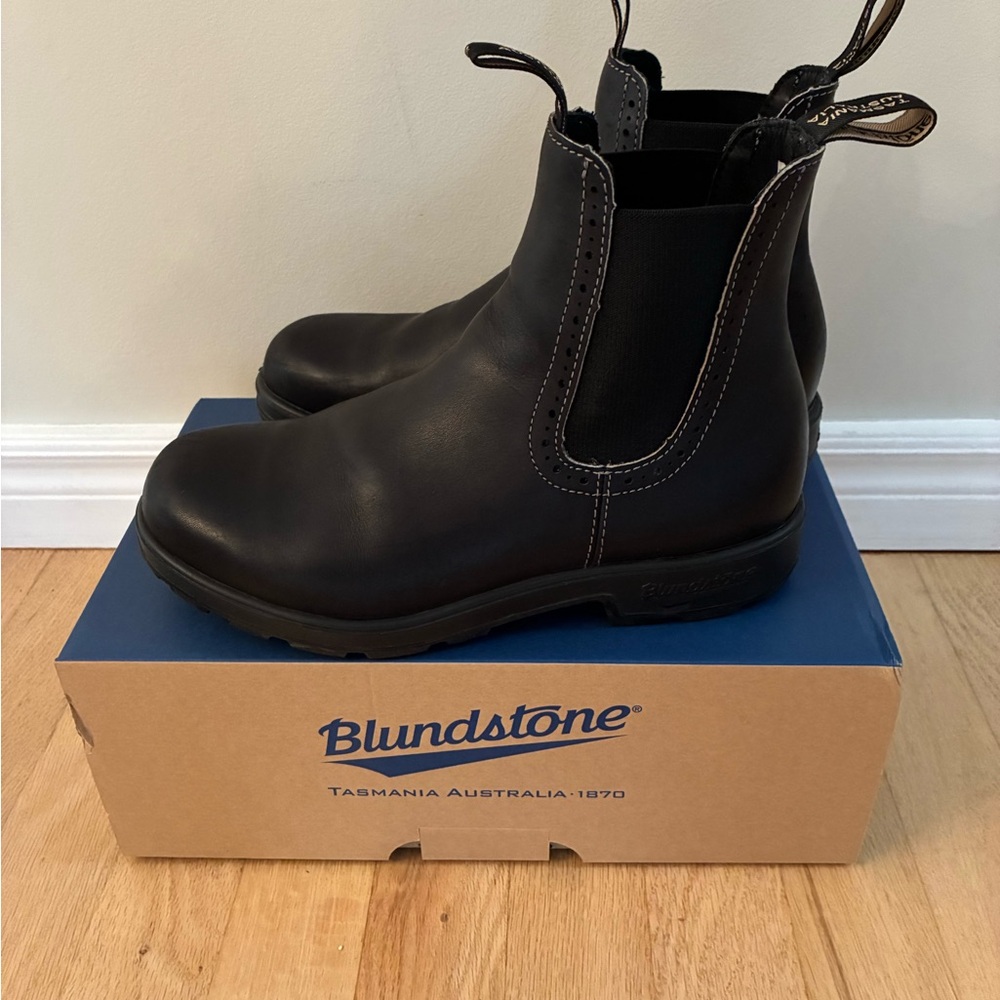 Women’s Black Leather Blundstones
